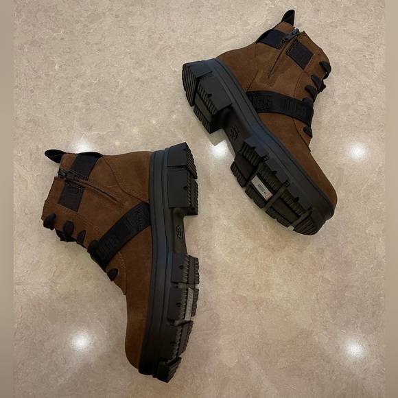 UGG Ashton Lace-up Waterproof Suede Boot In Size 6.5 - Picture 8 of 14